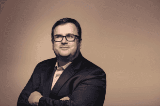 Reid Hoffman predicts NFTs' resurgence driven by AI trends.