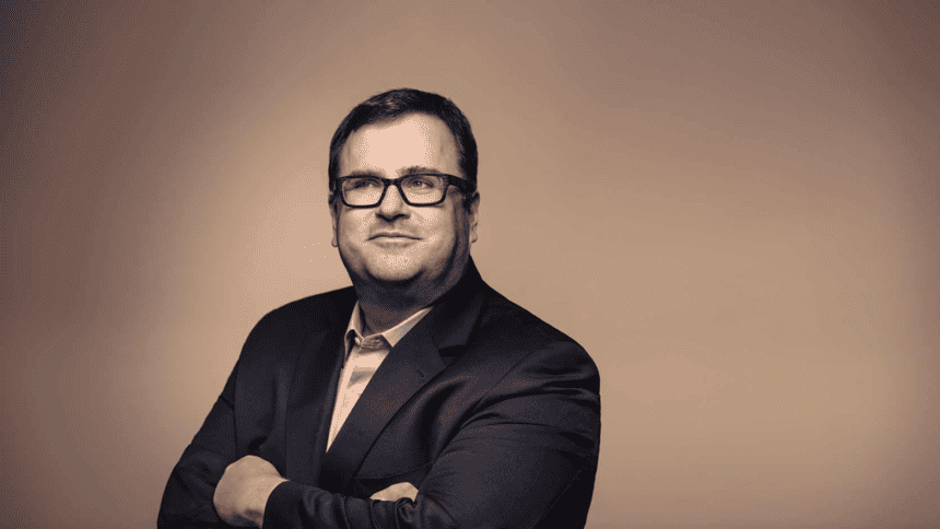 Reid Hoffman predicts NFTs' resurgence driven by AI trends.