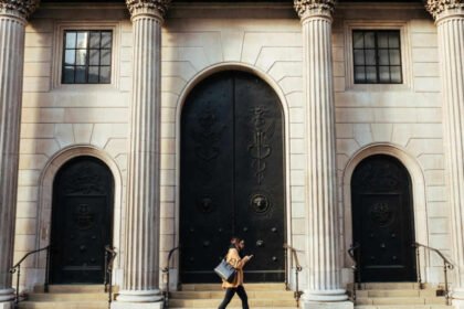 Bank of England puts stablecoins and a digital pound in the same payment flow [Phase 2]