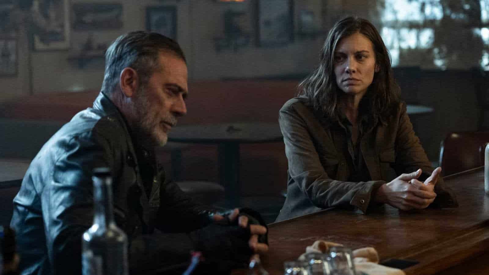 Negan (Jeffrey Dean Morgan) and Maggie (Lauren Cohan) at a bar in The Walking Dead: Dead City