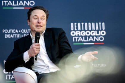 Elon Musk Insists He Knows Chess Better Than Chess.com Does
