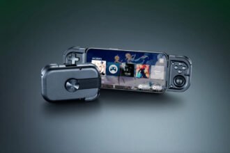Razer Prio — Razer's new Prio is a tiny mobile controller that folds into your pocket