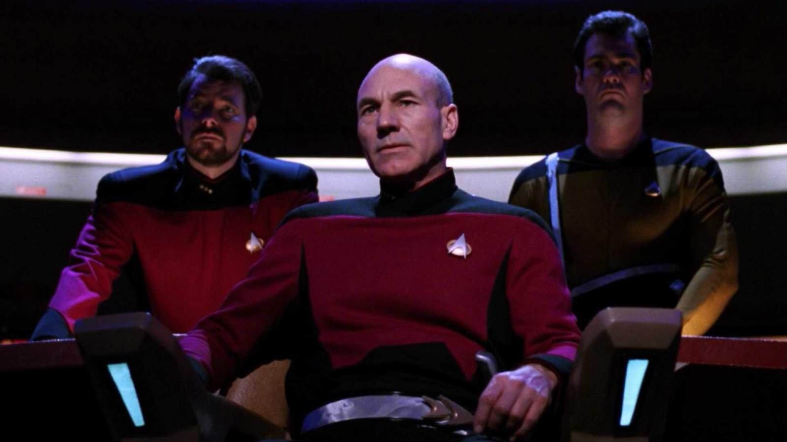 Picard alternate reality bridge in Yesterdays Enterprise-1