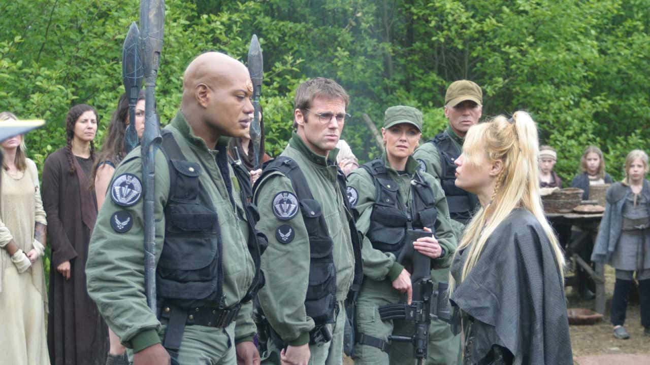 Stargate SG-1 characters being given a mission.