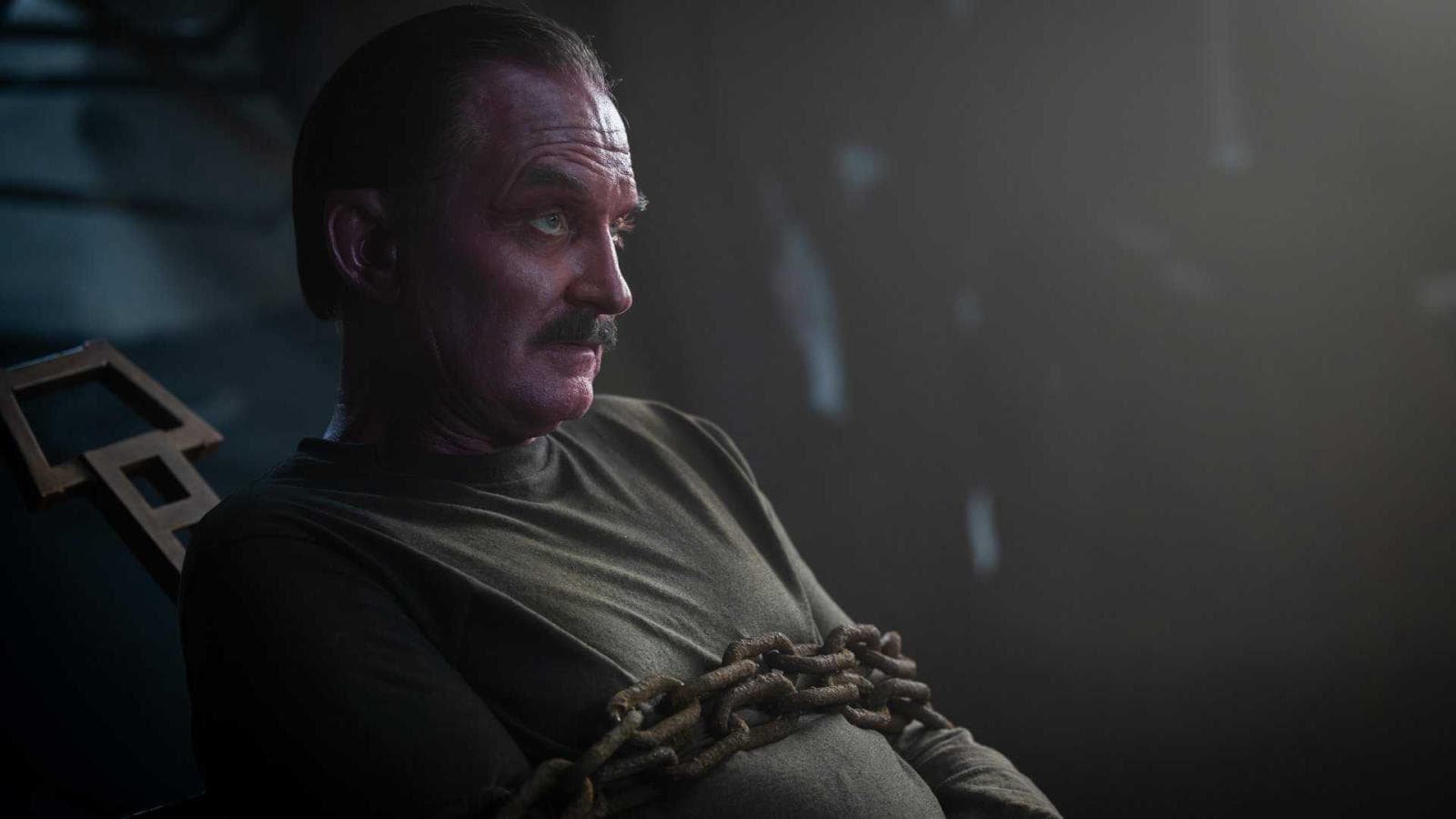Sinestro (Ulrich Thomsen) is chained up in Lanterns